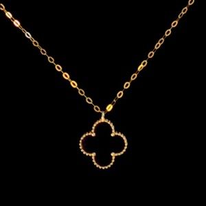 SOLD! 18 karat gold clover necklace